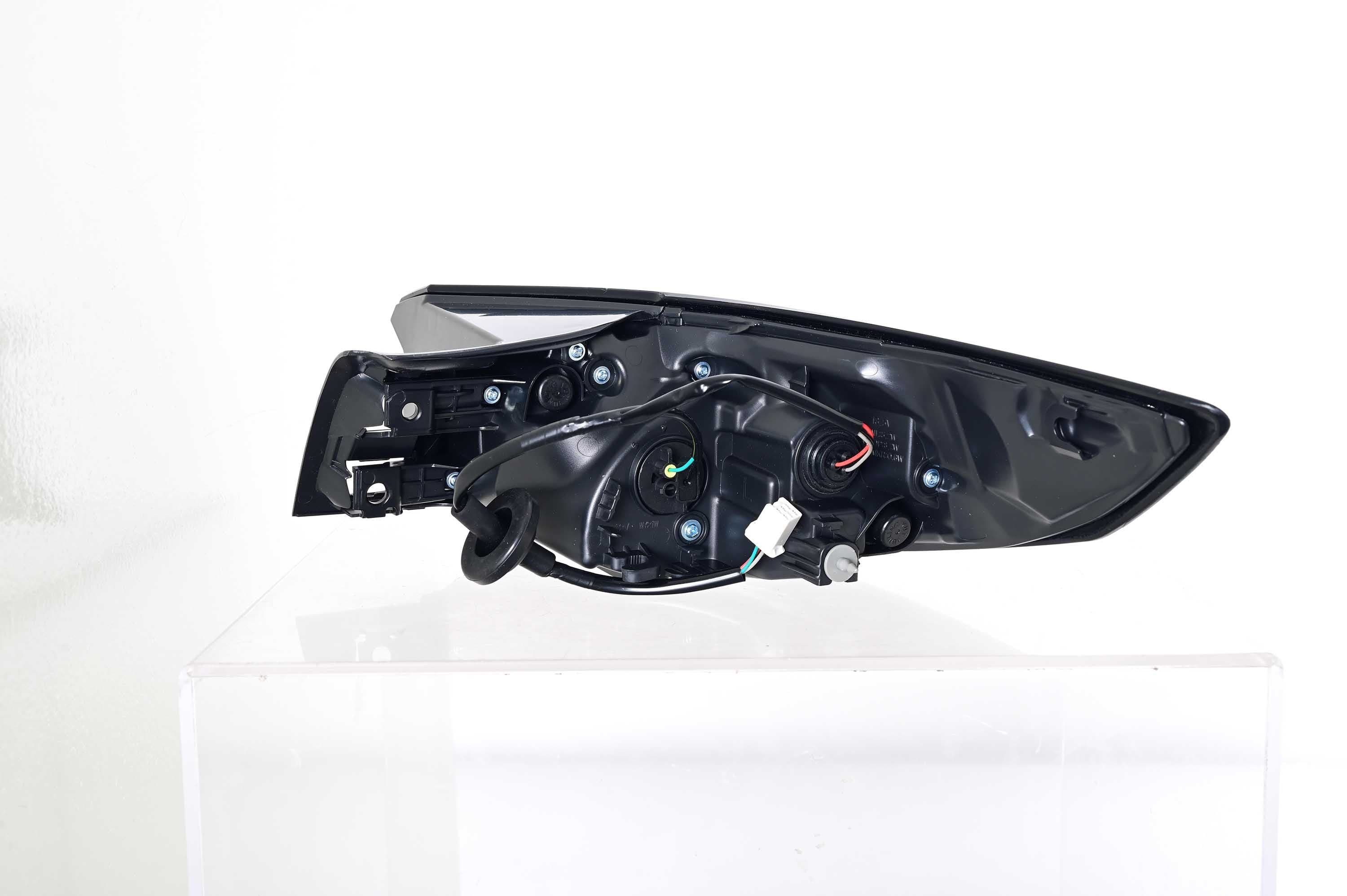 Calavera Exterior Izquierdo Mazda Cx-9 2016-2023 Con LEDs CN